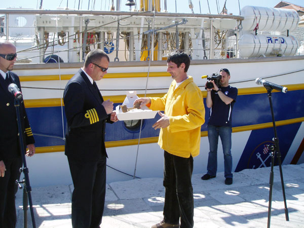 2010. 04. 07. - Školski brod „Kraljica mora“ uplovio u matičnu luku